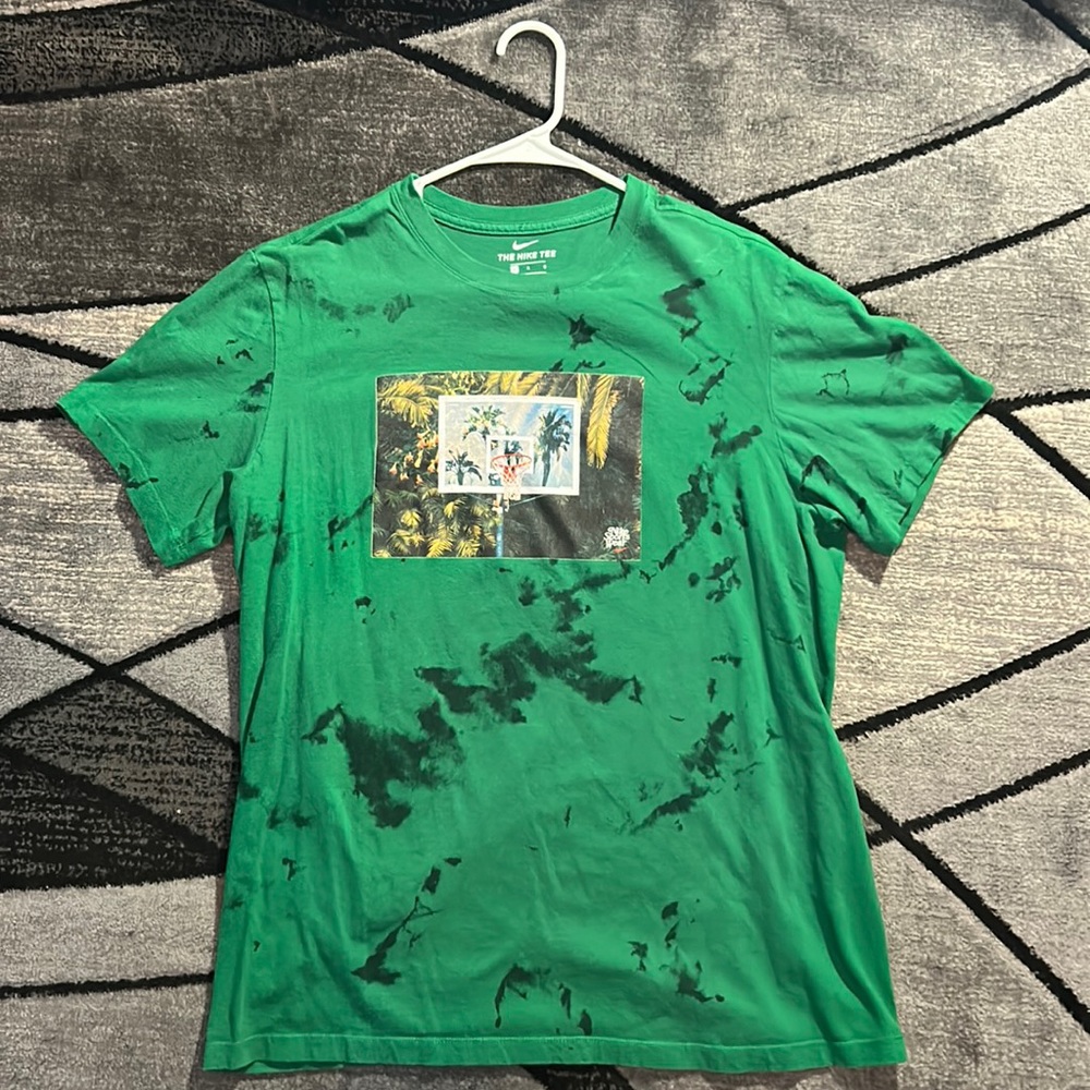 Men’s Nike Sportswear Basketball Backboard Green Tropical Tie Dye Tee